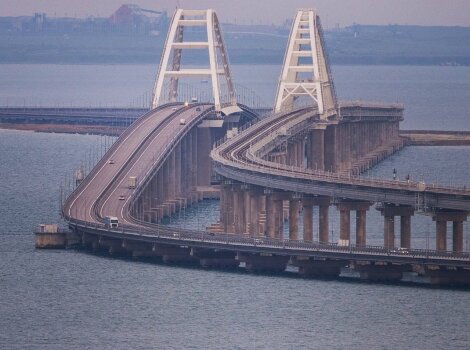Движение транспорта по Крымскому мосту возобновилось после ремонта досрочно
