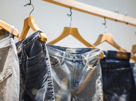 Рай для покупателя: мужские джинсы и лонгсливы в интернет-магазине Ozon